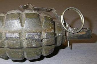 У жителя Гурьевска в гараже полицейские обнаружили две мины к «Фаустпатрону» и гранату