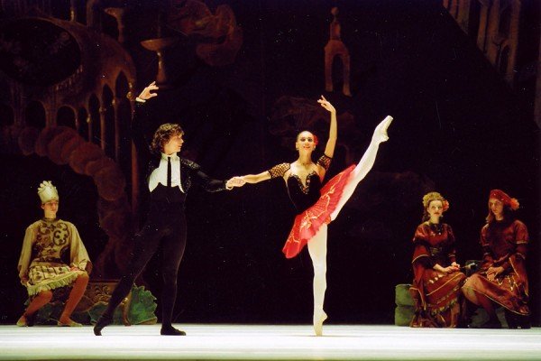 3 мая в драмтеатре можно увидеть 22 звезды балета из Санкт-Петербурга