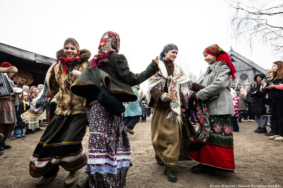 Блины, пляски и огонь: как отпраздновали Масленицу в поселении викингов «Кауп»