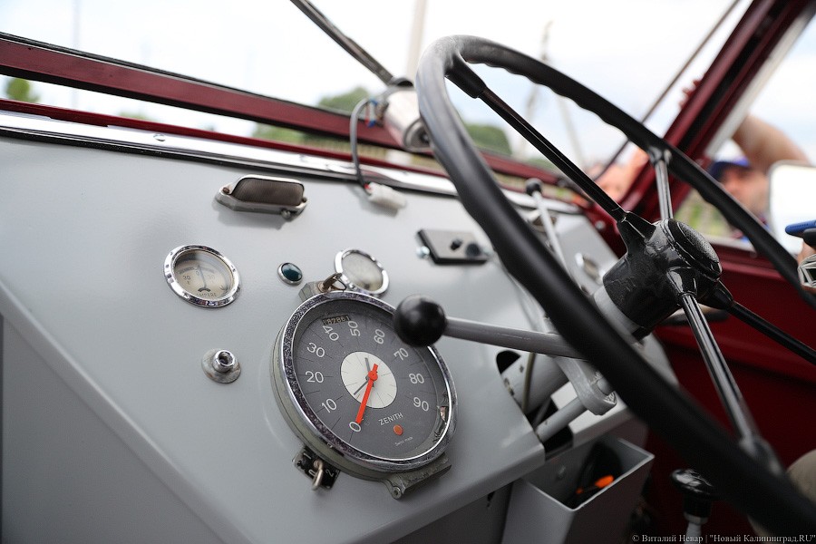 Zwei vodka!: интервью болельщиков, приехавших из Швейцарии на тракторе