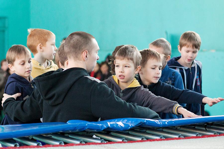 «Прыгучий спорт»: фоторепортаж с соревнований по прыжкам на батуте