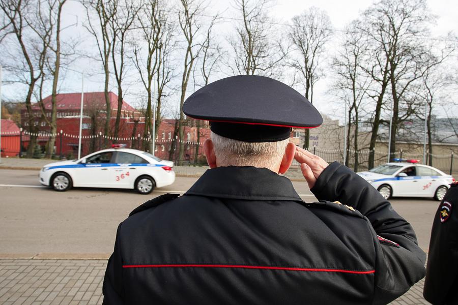 «К несению службы приступить!»: парад полиции у памятника 1200 гвардейцам