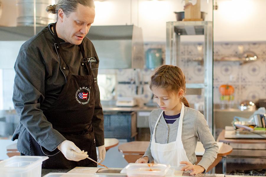 «Детский час»: шеф-повар ресторана «Терраса» Кеннет Линдберг дал мастер-класс детям