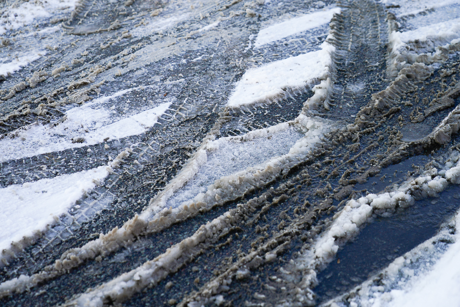 ГИБДД предупреждает о возможной гололедице в регионе из-за резкого похолодания