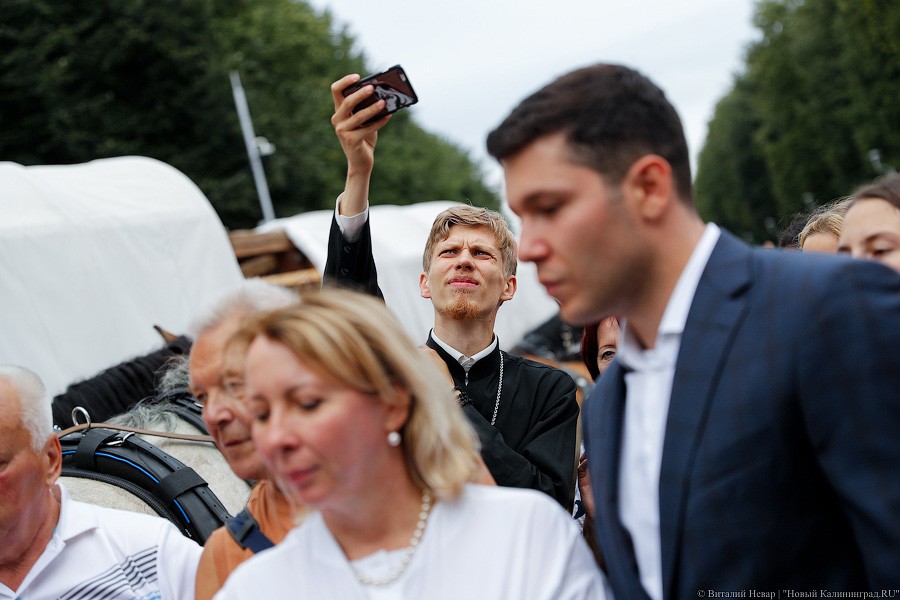 «Титаны» в Калининграде: фоторепортаж прибытия международного конного похода