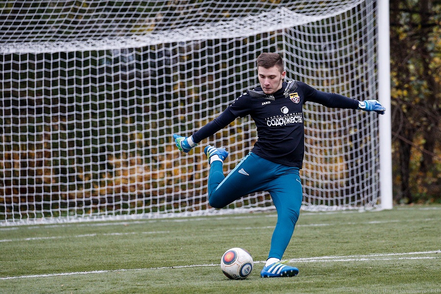 Футбол на синтетике: как в Калининграде на искусственном поле играли