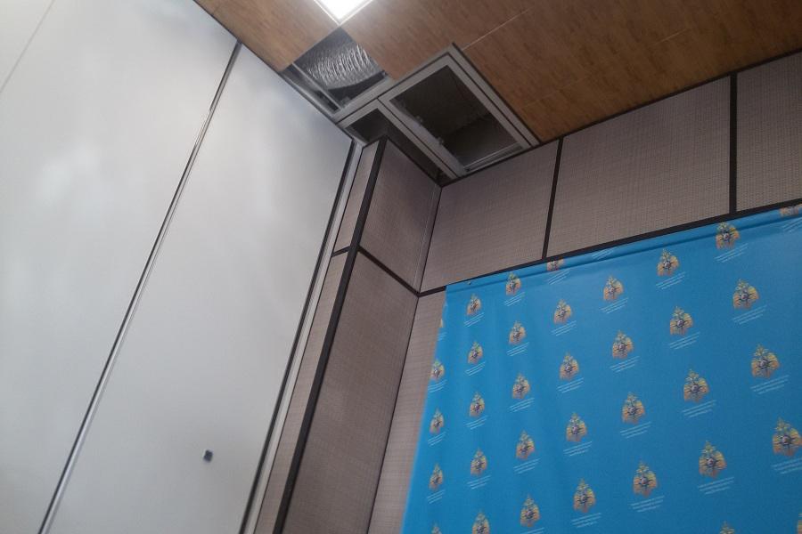 Во время совещания главы МЧС в Театре эстрады отвалилась потолочная плитка