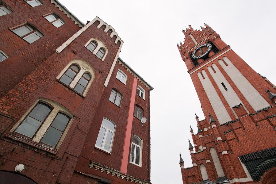 «А дальше мы?»: жильцы дома рядом с филармонией опасаются выселения со стороны РПЦ