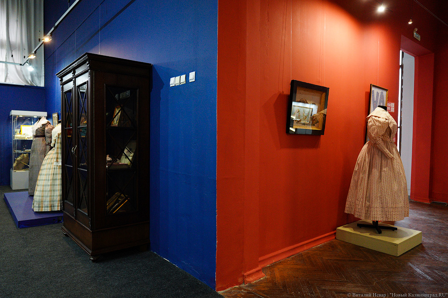 Тонкие материи и тюремная соломка: в Музее искусств открывается выставка Александра Васильева