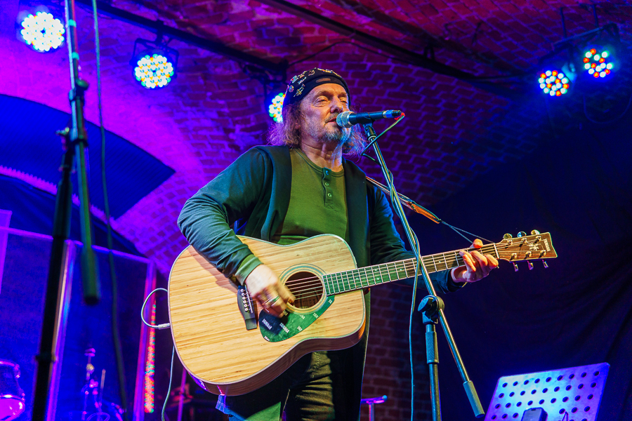 «Нам нужен просто светлый день»: как прошёл концерт Башакова в Калининграде