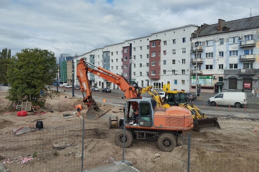 Замглавы Калининграда: реконструкцию у Дома искусств не успеют закончить к концу года (фото)