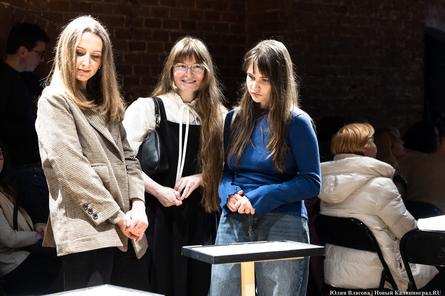 Что останется после нас: в «Воротах» открылась выставка современной мозаики