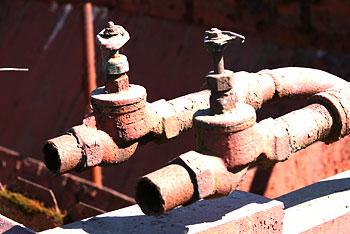 Горвласти решили не отключать горячую воду на 24 улицах на майские праздники