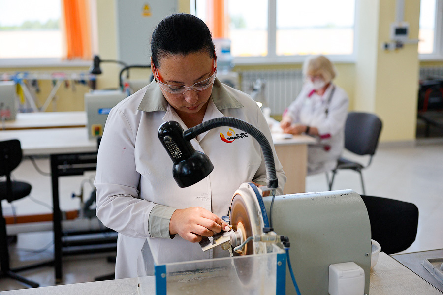 «Янтарь любит человека»: как живет единственный в мире Янтарный комбинат