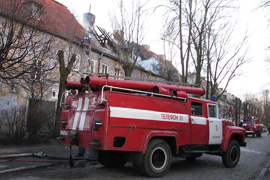 В Калининграде при пожаре в жилом доме погиб человек (фото)