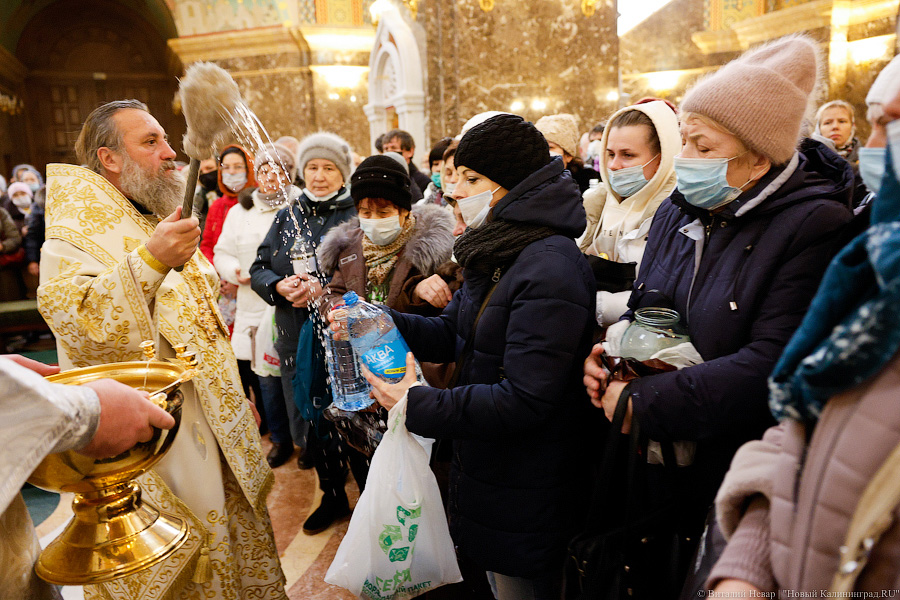 Без проруби, но с литургией: в Храме Христа Спасителя провели праздничную службу (фото)