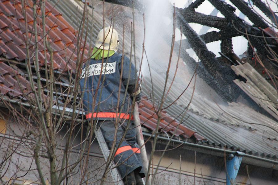 В Калининграде при пожаре в жилом доме погиб человек (фото)