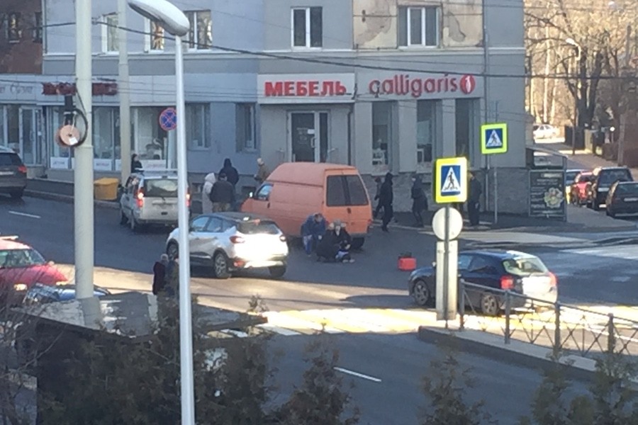 Очевидец: на Горького сбили мать с маленьким ребенком (фото)