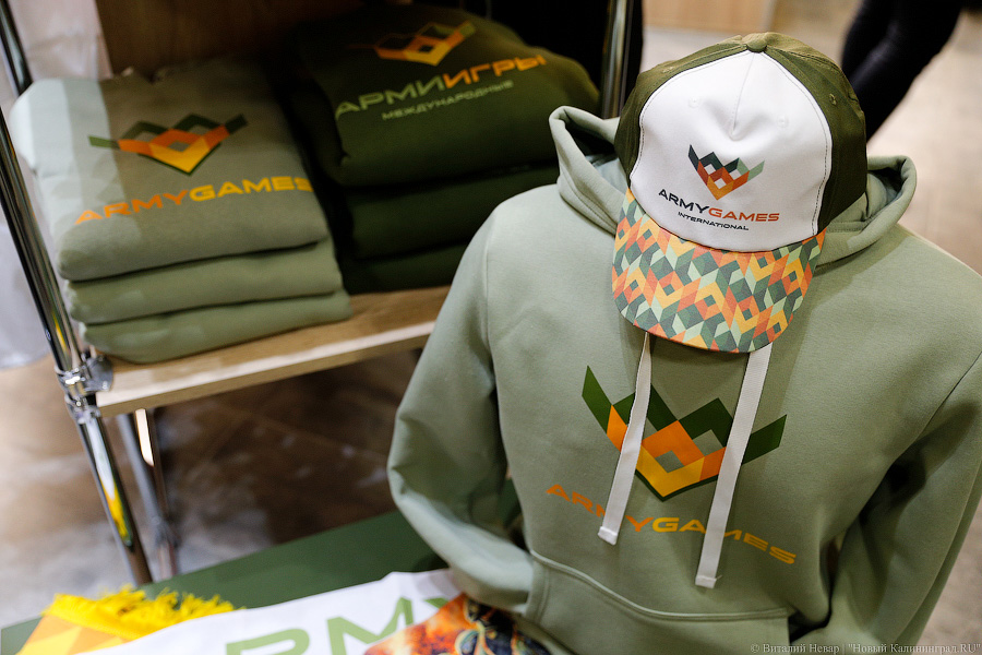 Армейская философия: как в Калининграде продают «вежливых» людей и мишек