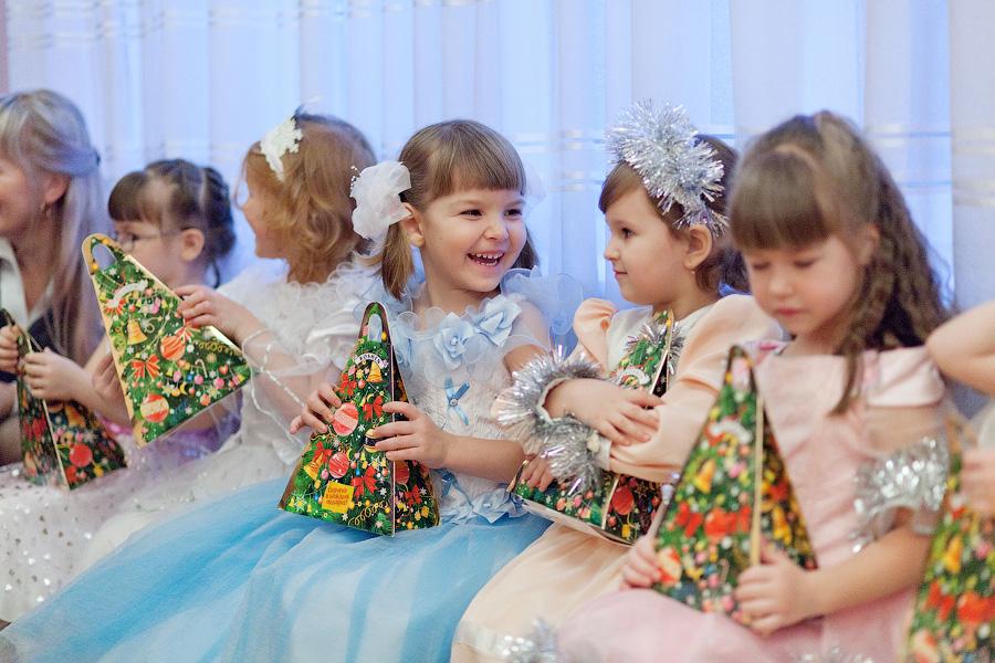 “Обычная сказка”: фоторепортаж с новогоднего утренника в детском саду