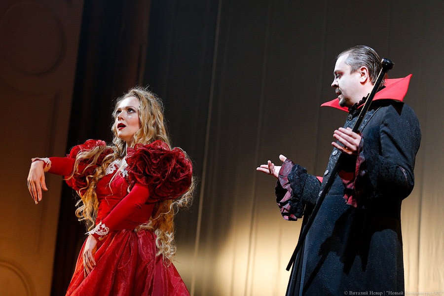 Премьера живых мертвецов: спектакль «Дракула» в Калининградском драмтеатре