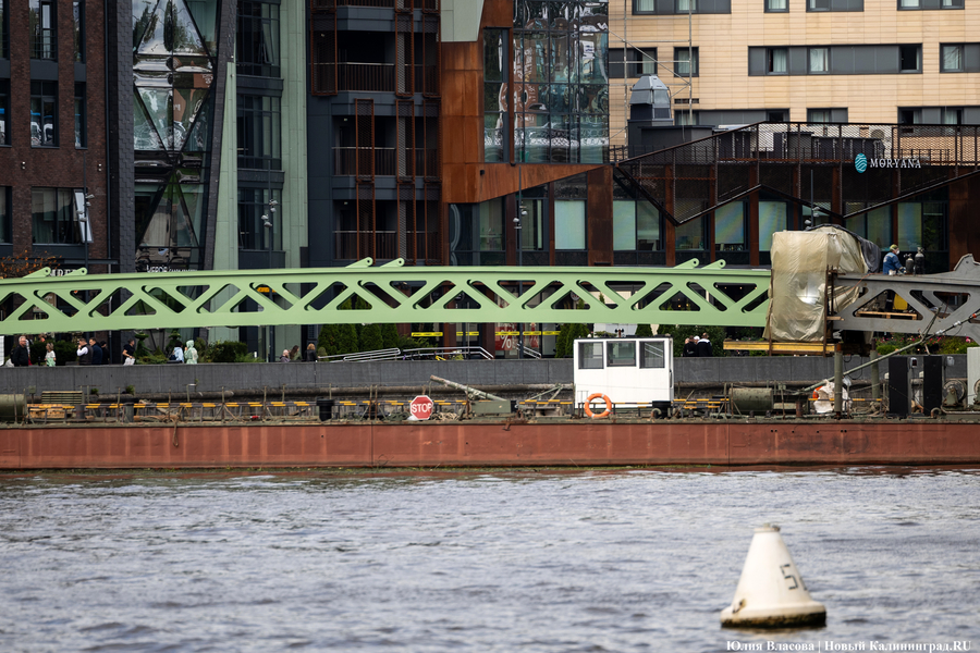 От «Юности» до Канта: в Калининграде монтируют арочный пролёт Философского моста (фото)