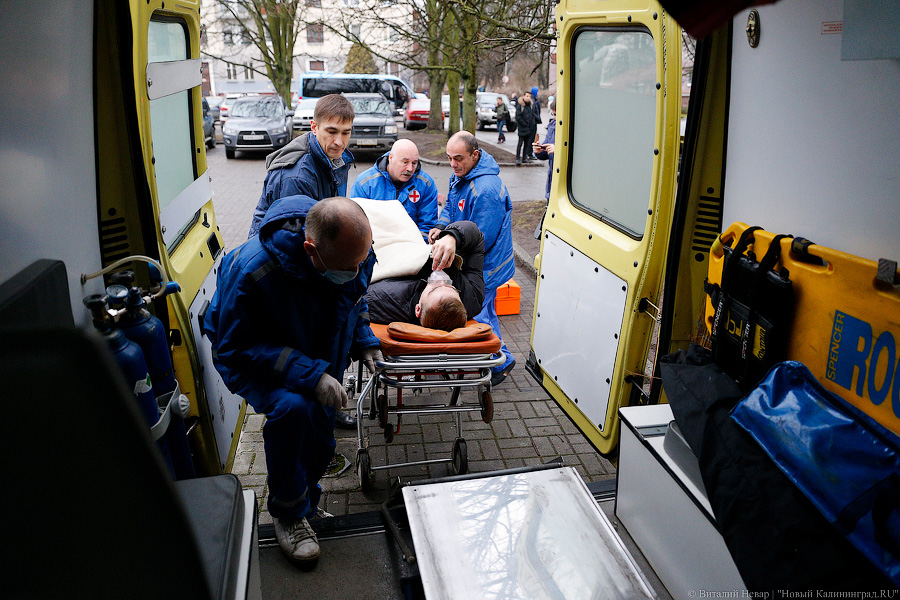 Изображая жертву: актеры драмтеатра «подыграли» пожарным на учениях (фото)