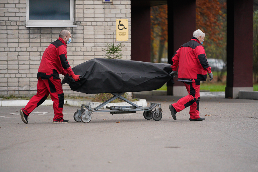 В 2021 году смертность в Калининградской области почти вдвое превысила рождаемость