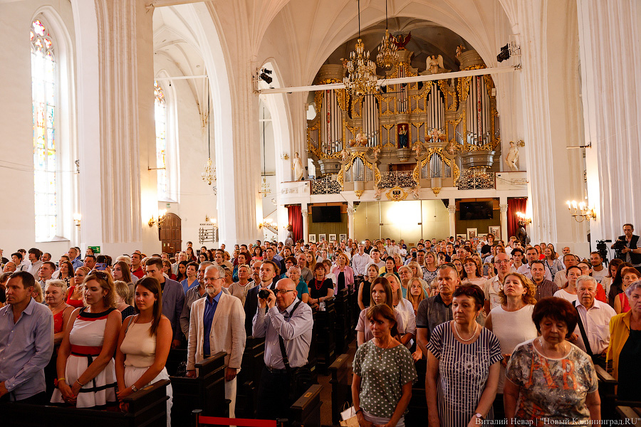 Диплом — и точка: выпуск студентов БФУ им. Канта в Кафедральном соборе (фото)