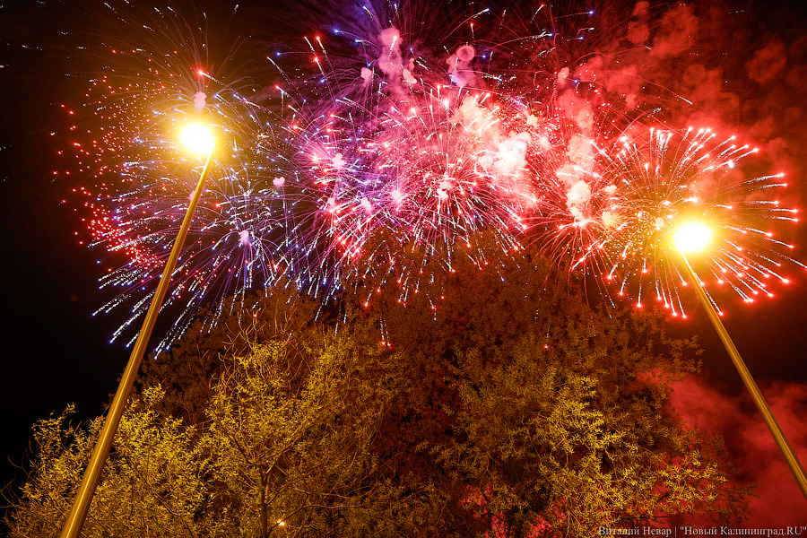 30 залпов: салют в честь Дня Победы в Калининграде (фото)