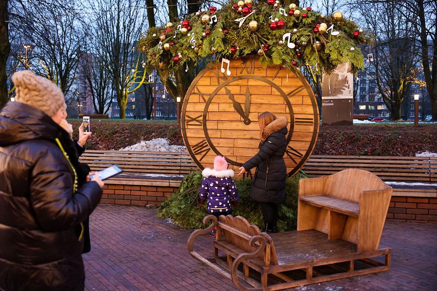 Гастрономическая шаурма и другие: на острове Канта открылась новогодняя ярмарка (фото)