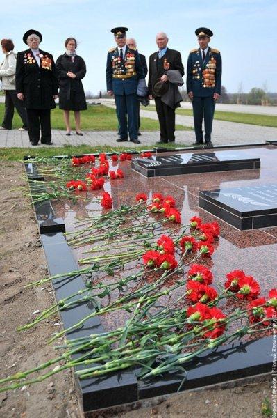 Фоторепортаж «Нового Калининграда.ru»: на военном кладбище в Медведевке перезахоронены 54 безымянных солдата