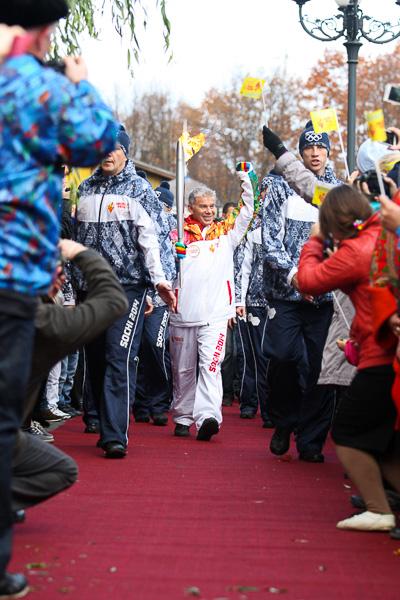 «Огоньку не найдется?»: Светлогорск встретил олимпийскую эстафету