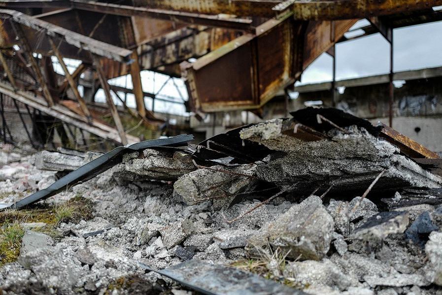 На Балтийской косе начали сносить ещё один ангар аэродрома «Нойтиф»