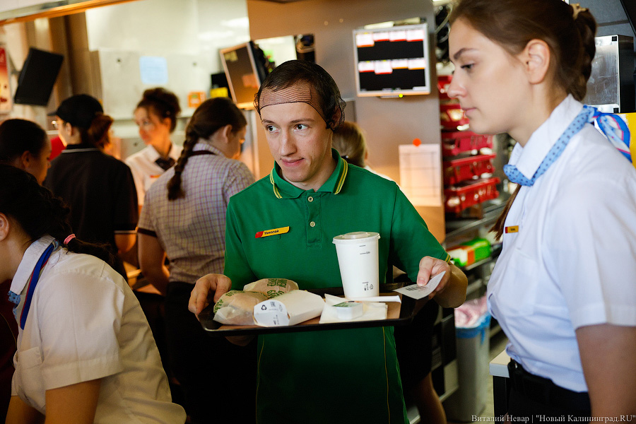 Очередь за жирами и углеводами: в Калининграде открылась замена «Макдоналдсу»