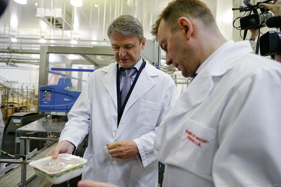 Галопом по котлетам: главе Минсельхоза РФ показали два завода в Калининграде