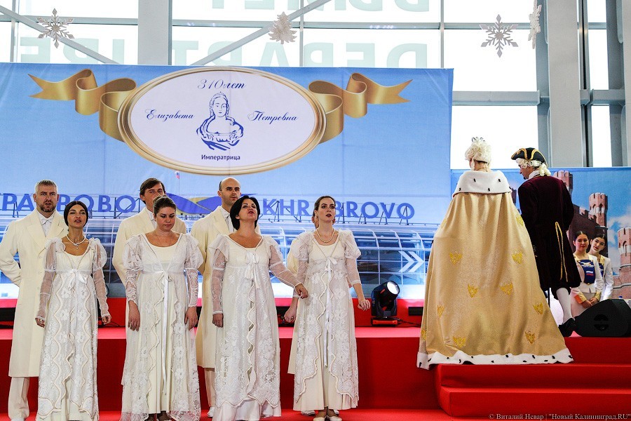 Кринолины в тумане: в «Храброво» дали бал в честь Елизаветы Петровны (фото)