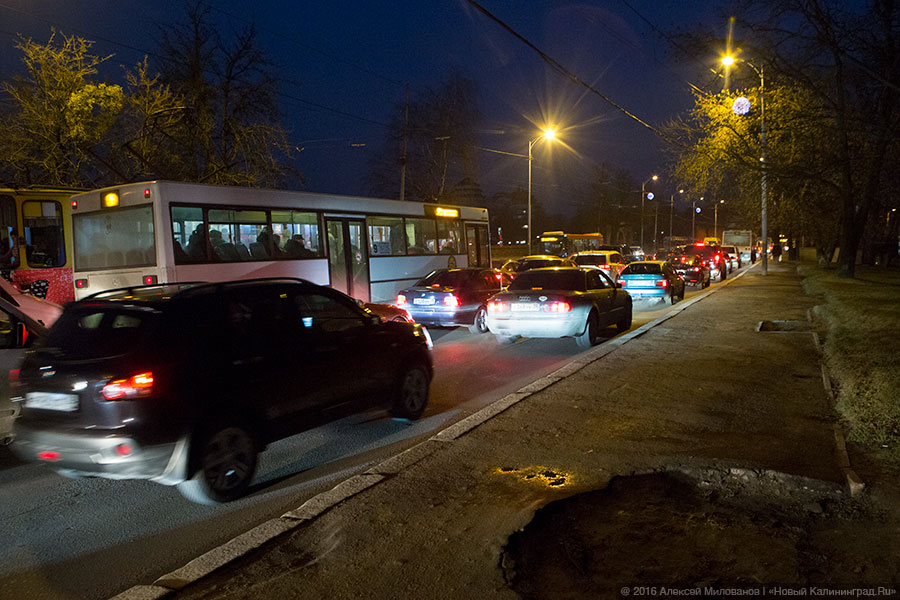 Бег по кругу: когда и почему закончатся пробки в районе площади Василевского
