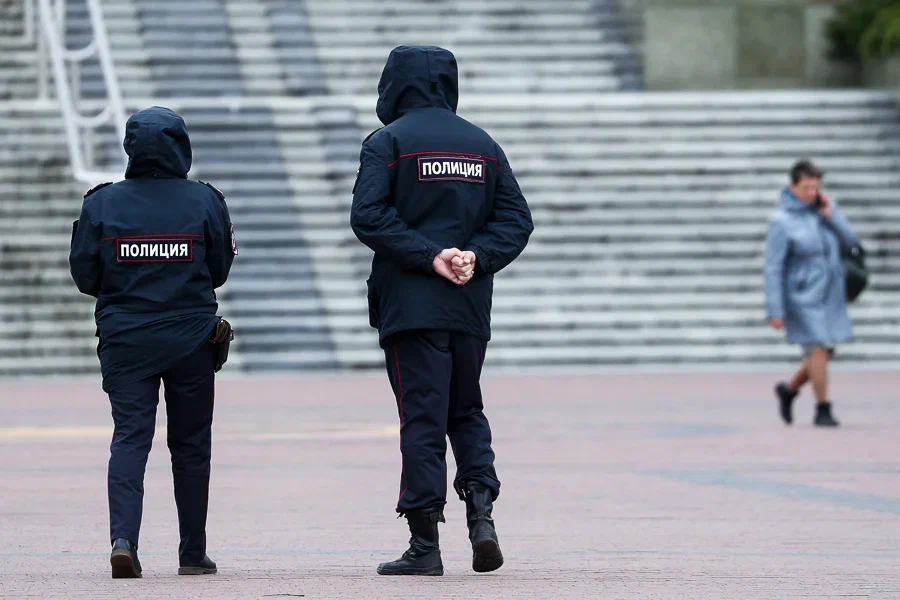 Руководство калининградского УМВД сравнило зарплаты полицейских и велокурьеров