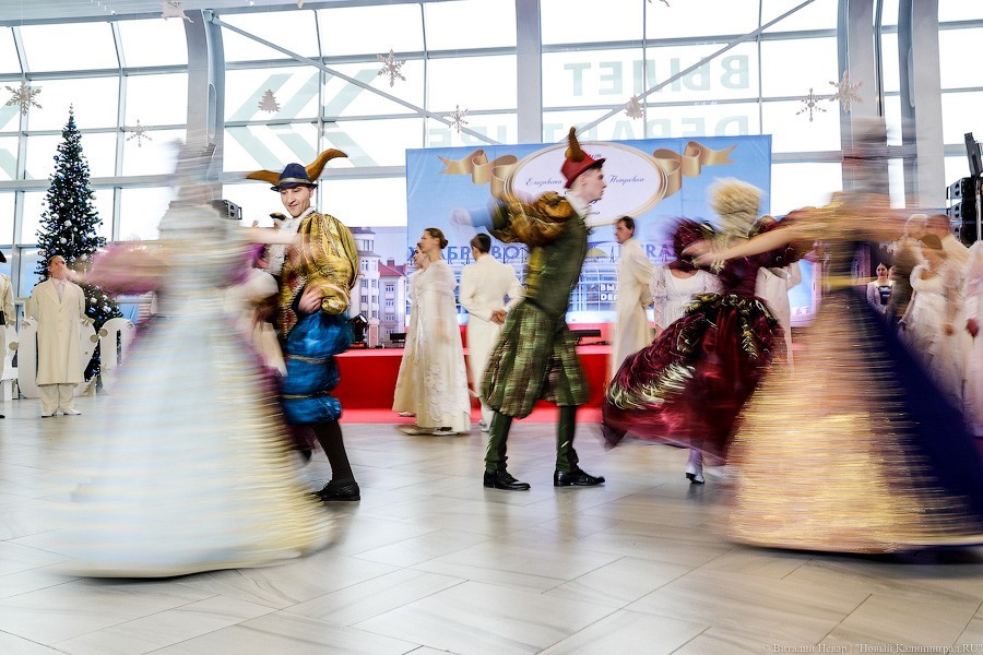 Кринолины в тумане: в «Храброво» дали бал в честь Елизаветы Петровны (фото)