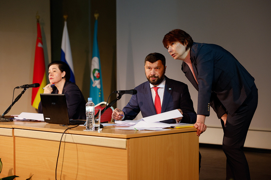 «Гранд-концерт» для солистов с оркестром: как отчитывались главы Калининграда (фото)