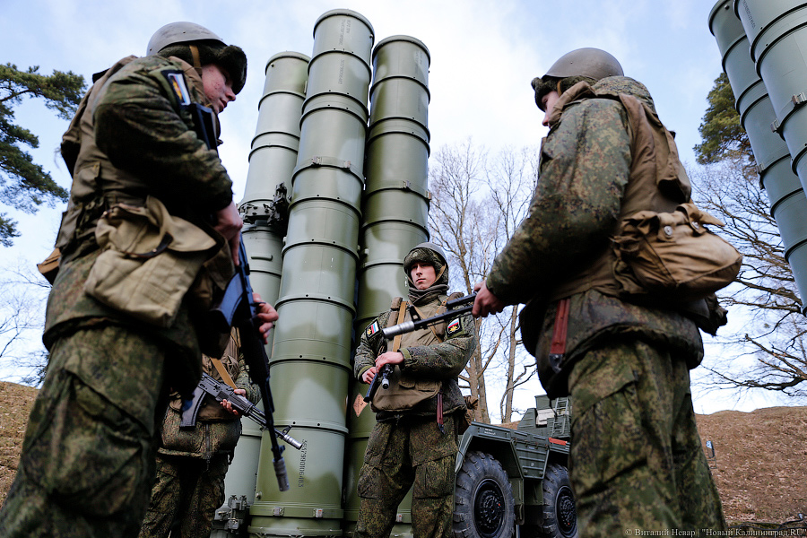 На страже: С-400 отразил атаку вероятного противника
