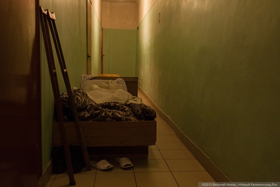 Под Гвардейском пенсионер два дня пролежал в неотапливаемой квартире без света