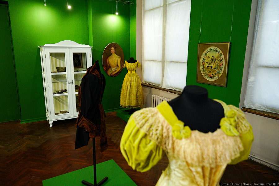 Тонкие материи и тюремная соломка: в Музее искусств открывается выставка Александра Васильева