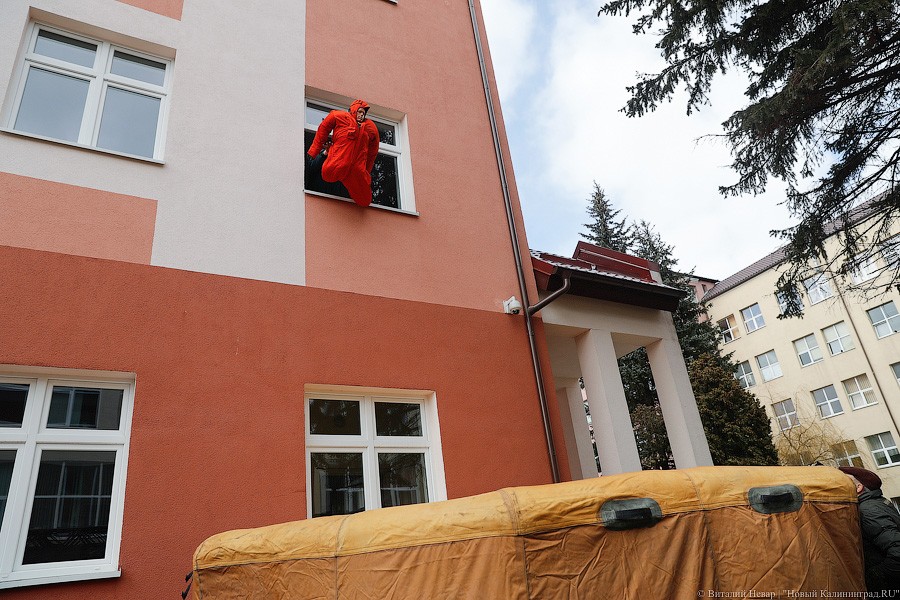 Полеты наяву: сотрудники МЧС «потушили» отделение микрохирургии глаза