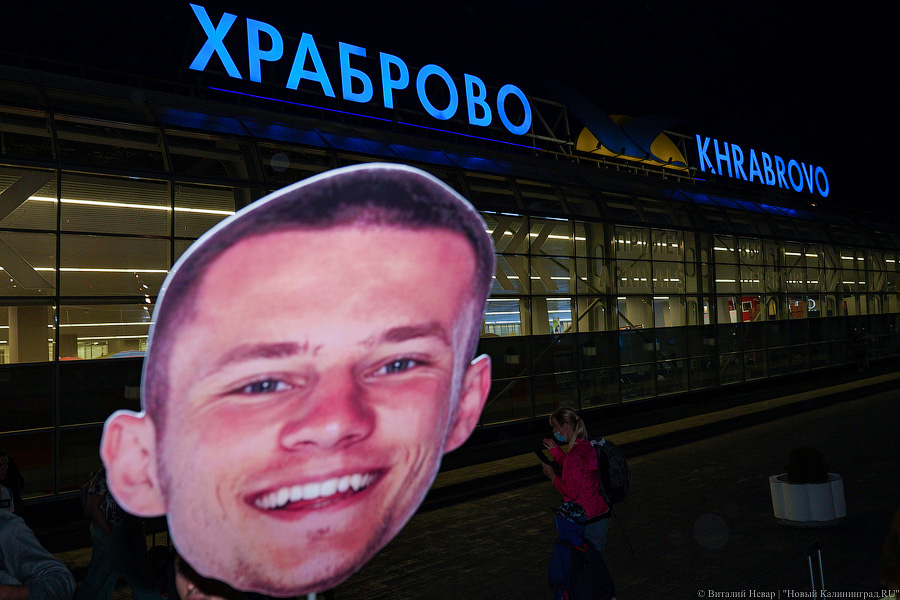 Серебро в Храброво: олимпийский призёр Станислав Шаров прилетел в Калининград (фото)