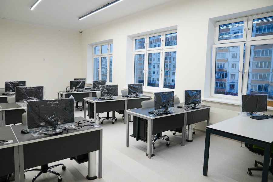 Готова и пуста: новая школа на Артиллерийской откроется только в сентябре (фото)