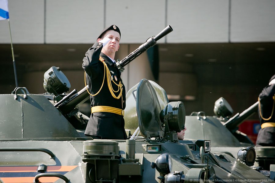 Участникам парада Победы в Москве шьют 11 тыс комплектов военной формы