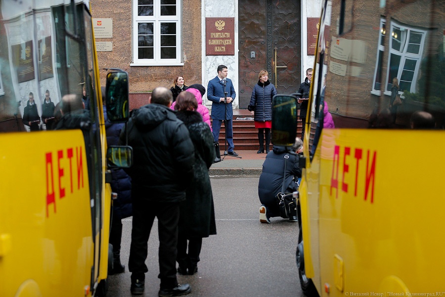 Жёлтые газели: муниципалитетам вручили ключи от новых школьных автобусов