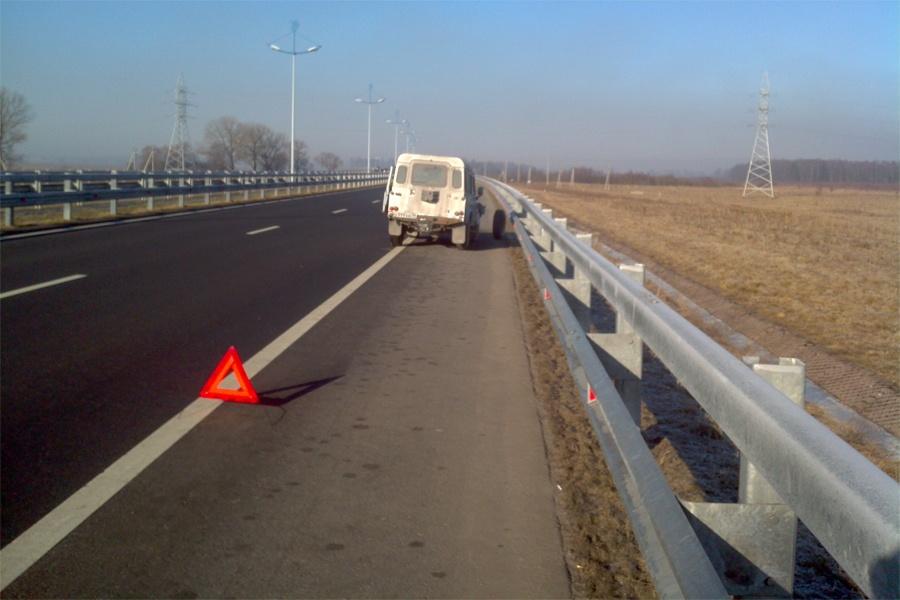 Часть Приморского кольца закрыта из-за поджога травы и крупного ДТП (+фото)